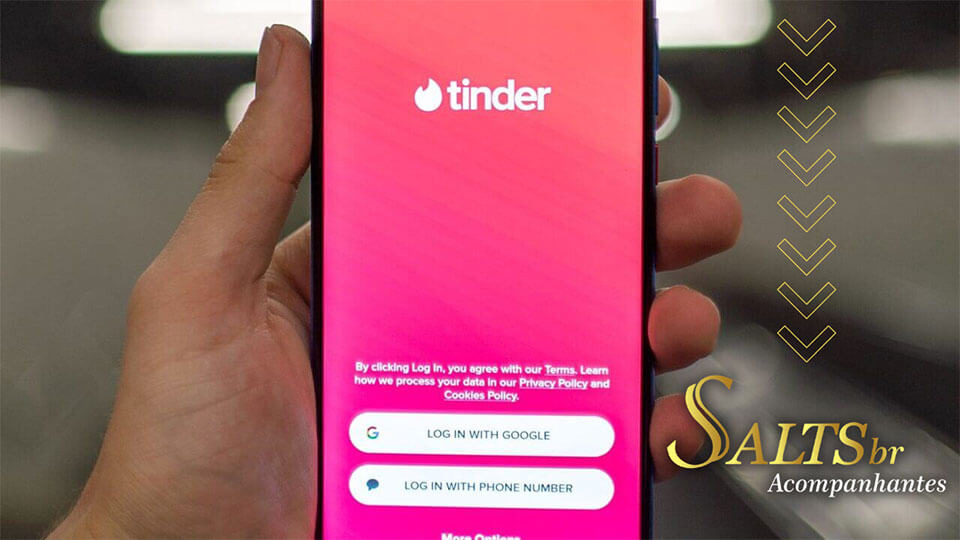 Homens estão saindo do Tinder e saindo com acompanhantes